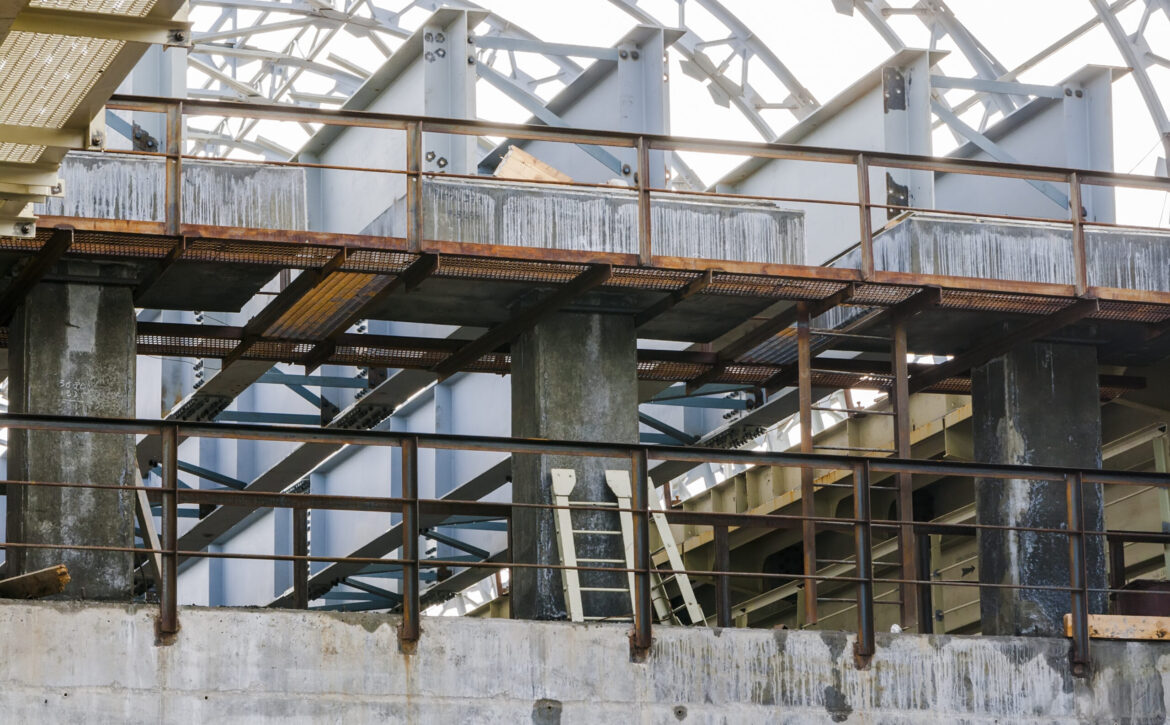 Inspection passage between the two bridge beams
